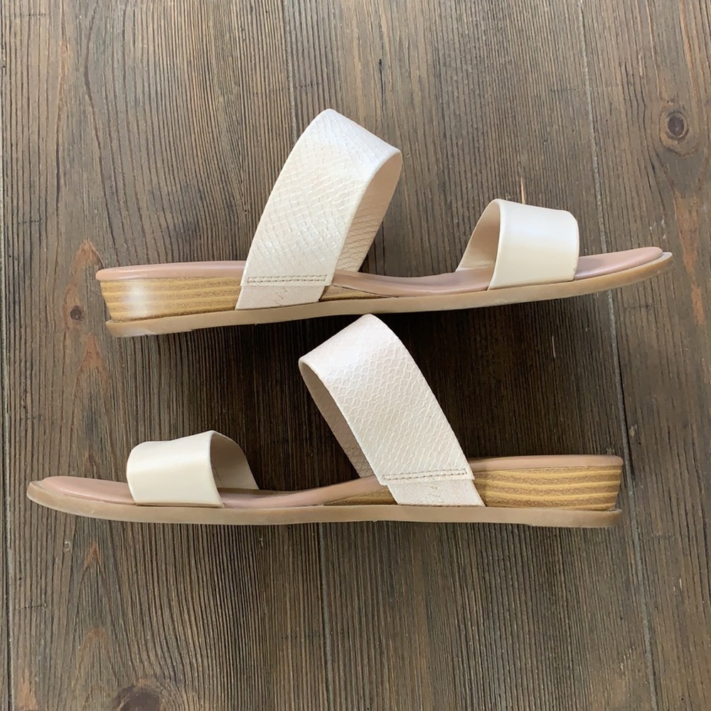 Lively Lauren Conrad Cream Small Wedge Sandal🌿